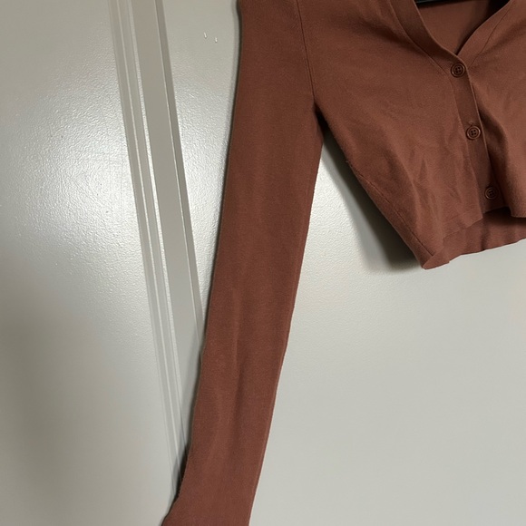 Aritzia Sunday Best Rust Brown Cropped Long Sleeve Cardigan - Picture 4 of 5